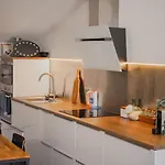 Riverside Duplex Penthouse خيرونا